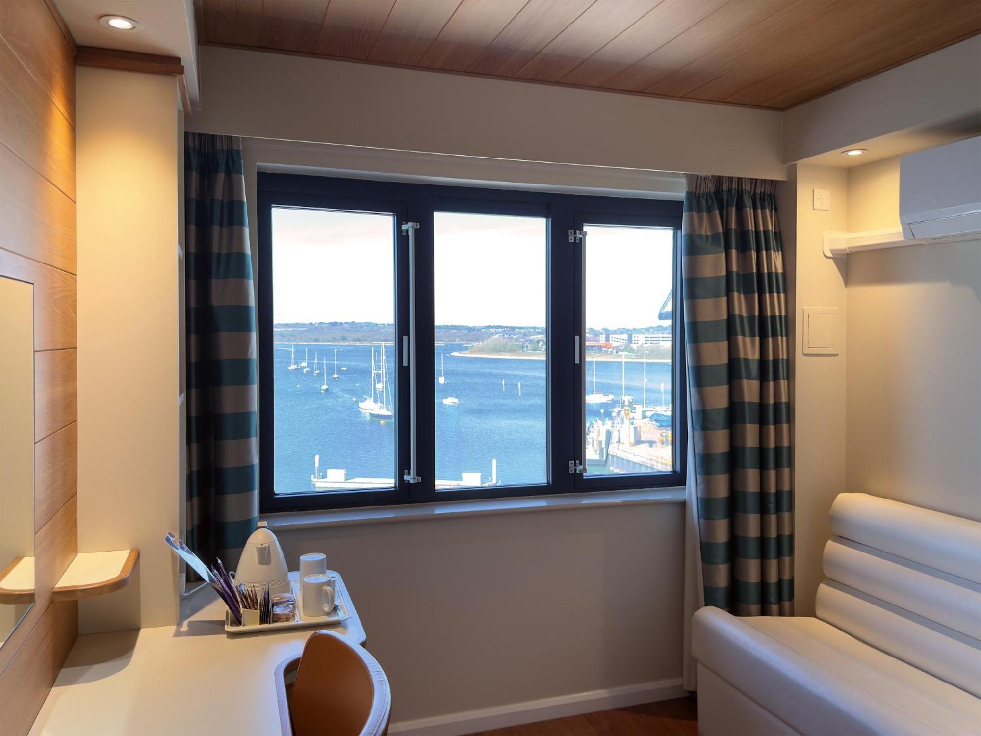 Rnli College Hotell Poole Exteriör bild